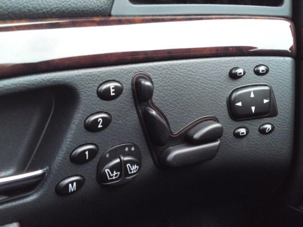 left_door_buttons
