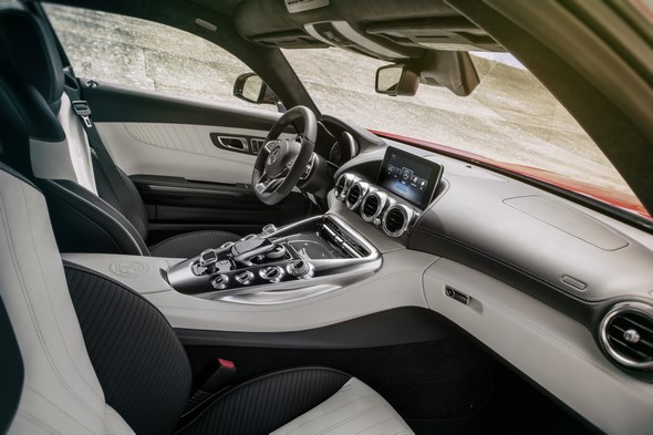 Mercedes-AMG GT (C 190) 2014, Interieur: Leder Exklusiv Nappa zweifarbig weiß / schwarz interior: Two-tone Exclusive nappa leather white / black