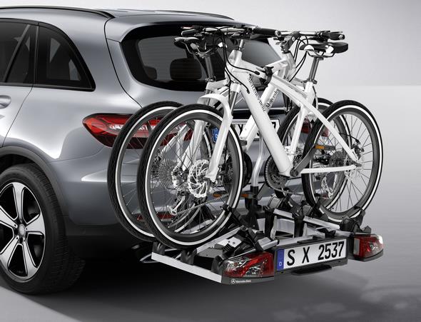 Original-Zubehör für den GLC: Heckfahrradträger für Anhängevorrichtung, zusammenklappbar Mercedes-Benz GLC genuine accessories: Folding rear-mounted bicycle rack for trailer coupling