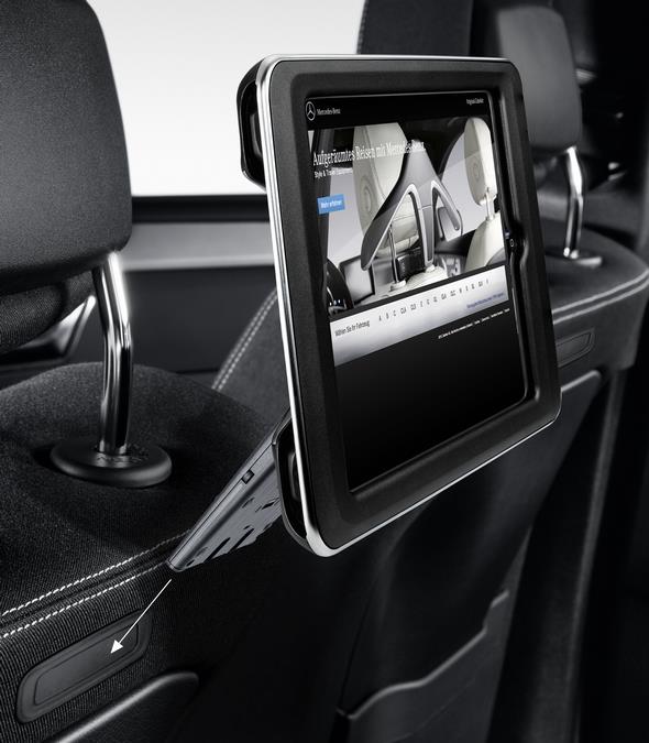 Original-Zubehör für den GLC: iPad® Fond Integration Plug & Play Mercedes-Benz GLC genuine accessories: iPad® Docking Station for rear compartment, plug & play