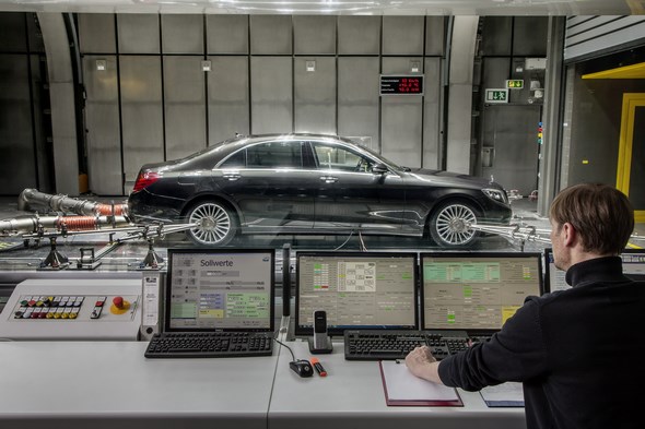 S-Klasse mit CO2-Klimaanlage im Windkanal in Sindelfingen